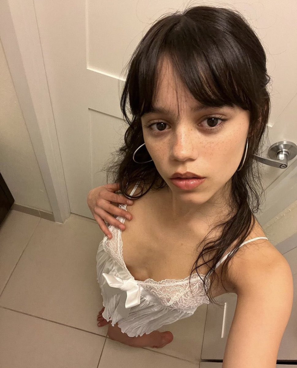Sinnerphile_'s tweet photo. 🌸 https://t.co/0iu4mDToxB