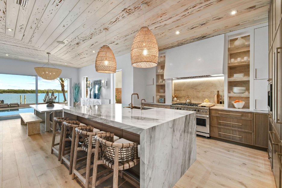 BeachHomesRE's tweet image. 🌊✨ Ready to transform your kitchen into a coastal oasis? Avoid renovation mishaps with our top tips for a seamless and stress-free remodel! 🏡🍽️👉lakehomes.site/4ucJYFd  

#DreamKitchen #KitchenMakeover #KitchenRemodelTips