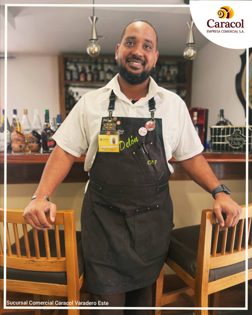 En Caracol Varadero contamos con un equipo de profesionales altamente calificados que brindan atención personalizada y un excelente servicio.👌💯 
Visítenos 🏃🛒🛍️🥃
📌Casa del Habano. El Monarca.
#CaracolDistingue 
#ElValorDeUnaSonrisa
#CubasolSonriente
#CaracolVaraderoSonriente