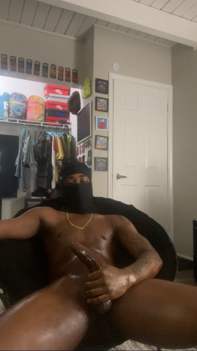 mar1kash's tweet photo. I need sum thick shii riding dis mf https://t.co/88IgX5OR9V
