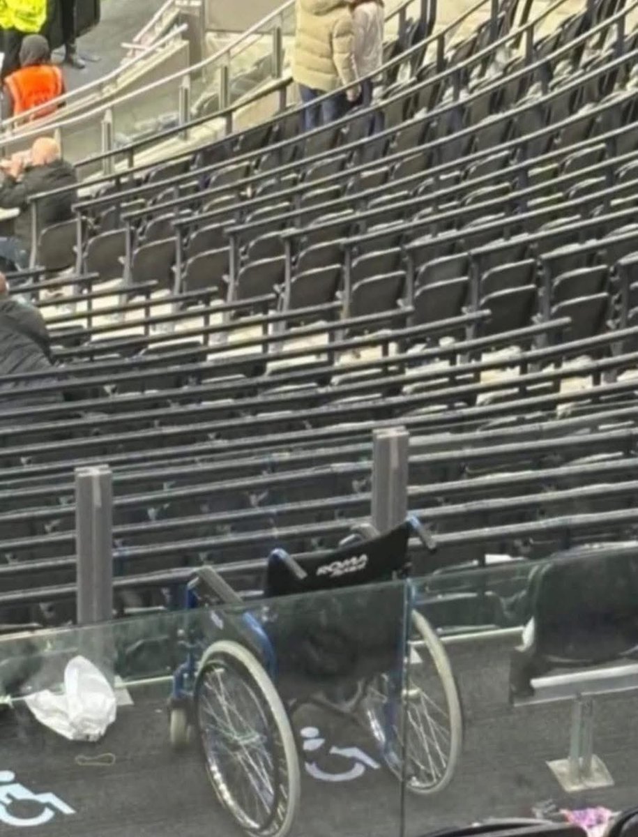 🚨Tottenham is that bad even the guy in the wheelchair walked out the stadium.