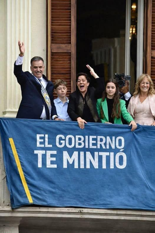 LahitteCarlos's tweet photo. ⏩ LA IZQUIERDA NO PUEDE CONVENCER AL INTELIGENTE, SÓLO PUEDE ENGAÑAR AL NECIO IGNORANTE. https://t.co/KK3gjDbXwY