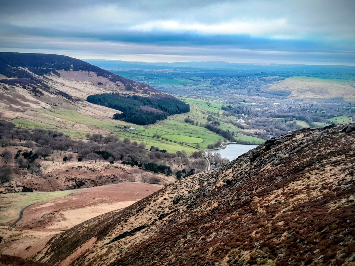 richardflood301's tweet photo. Was still chilly and windy last Sunday on the tops at Dovestones. Great day, though. 
#peakdistrict #hiking #trekking #outdoors #ThePhotoHour #StormHour https://t.co/WjYRk8KmR4
