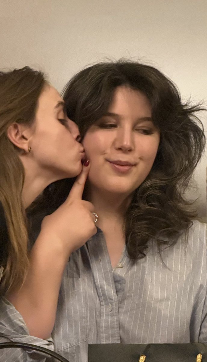 clementine🍅 tweet media