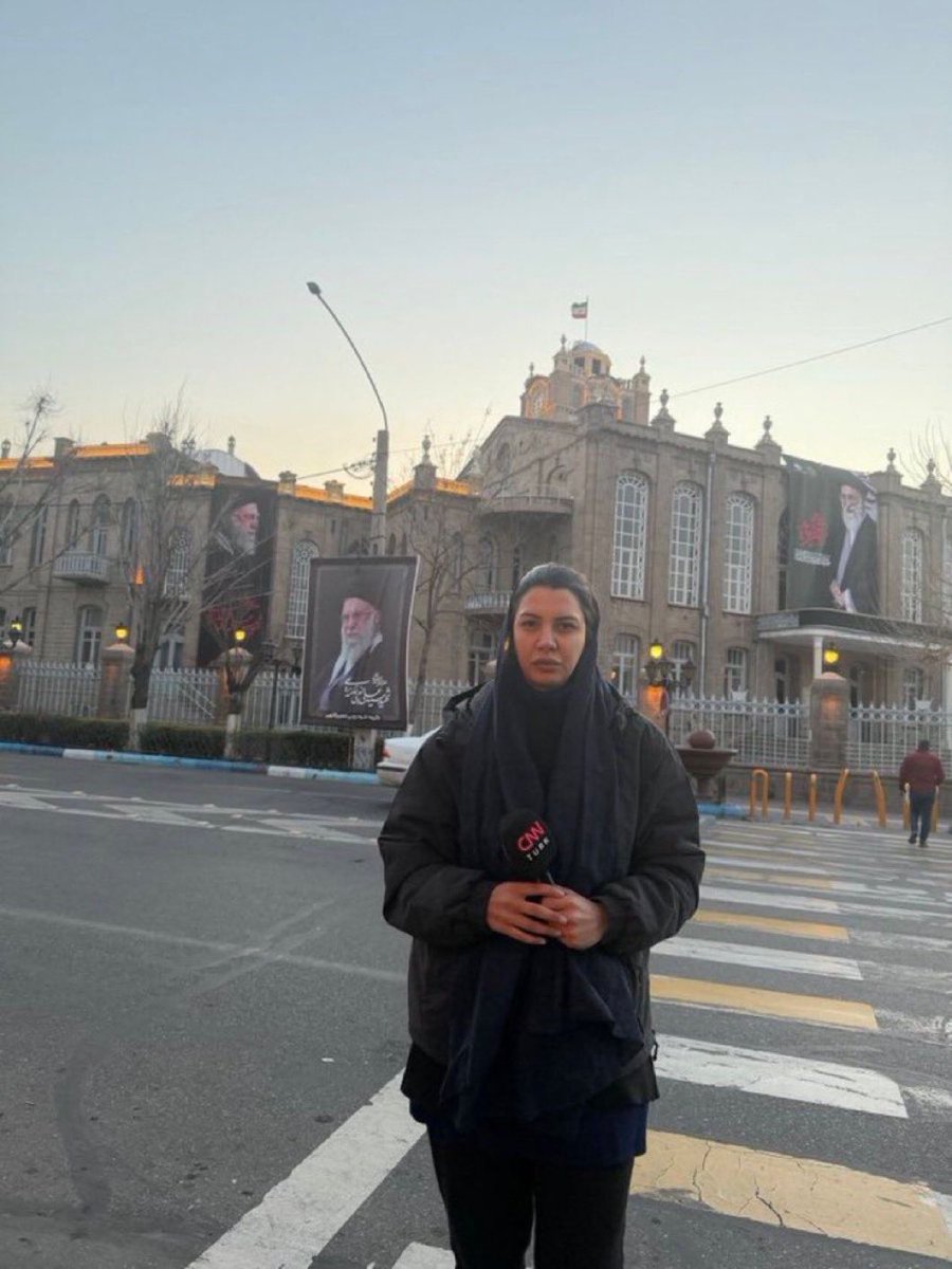 Maraş depremi görüntülerini “İran, İsrail’i vuruyor” diye veren CNN Türk, Fulya Öztürk’ü İran’a göndermiş. FIKRA pardon HABERCİLİK diyince de CnnTürk be elhamdülillah 🙏