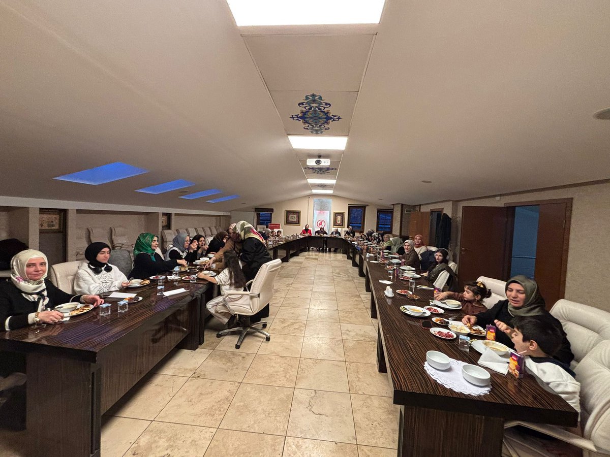 İftar programımızda, İLKDER Başkanı Özden Sönmez Hanımı ve kıymetli dernek üyelerini misafir etmekten memnuniyet duyduk.

Bu mübarek Ramazan akşamında bir araya gelmemize vesile olan bu güzel buluşmanın hayırlara vesile olmasını temenni ediyor