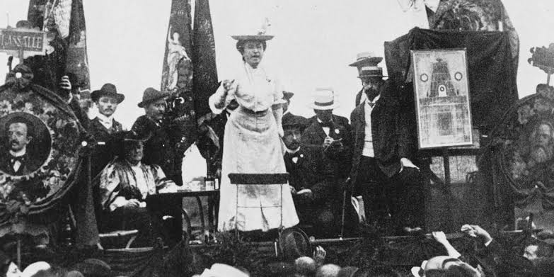 "Her  sabah bir afet, bir savaş, bir kriz, bir insani çürüme haberine  uyanıyoruz. Daha da beteri yaşanacak maalesef.  Barbarlığa dönüşe geçtik  "Ya sosyalizm ya barbarlık", demişti Rosa Luxemburg. Sosyalizmi  başaramayan insanlık artık barbarlığı yaşıyor, yaşayacak..."