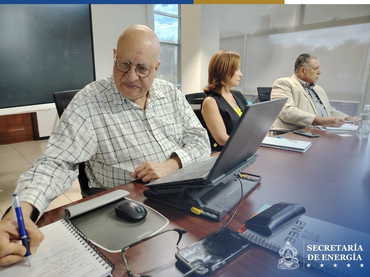 Durante el encuentro, se reafirmó el interés de trabajar de manera conjunta en iniciativas que impulsen el desarrollo sostenible, fortalezcan el sector energético y contribuyan al bienestar de la población hondureña.

Desde la #SENavanza continuamos trabajando para avanzar hacia