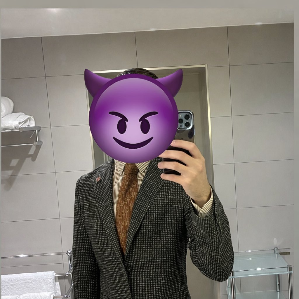 Got a sub kneeling and waiting outside this hotel bathroom to tongue clean my dress shoes 👞 

He doesn’t want to be filmed or have pics taken, so you’ll have to use your imagination 😏