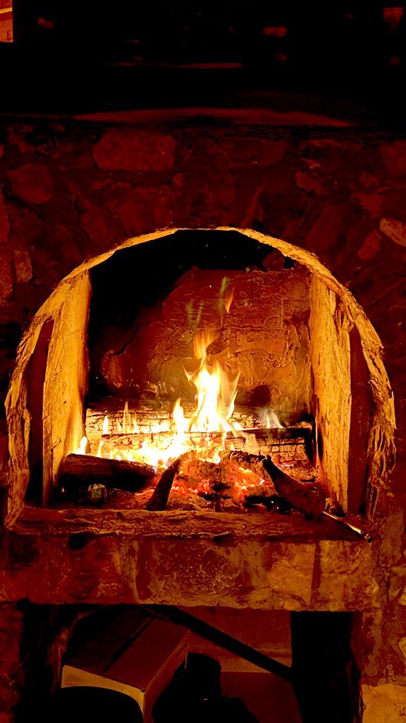 Şimdi Sen ordasın, Ben burdayım.
Peki Biz nerdeyiz?

#GeceyeBirNot #GeceyeBirSöz