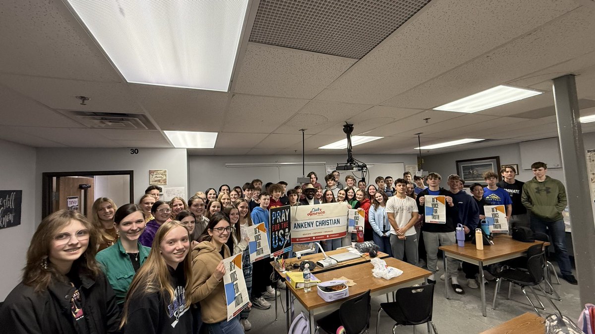 HayleyCarter22's tweet photo. We had such a fun time welcoming @topheronx to @tpusaaca! 

Our @tpusastudents were fired up, asking great questions, and left inspired. It’s so encouraging to see the next generation stepping up through @TPUSA’s Club America 🇺🇸🇺🇸🇺🇸 https://t.co/gc0DTh3lRX
