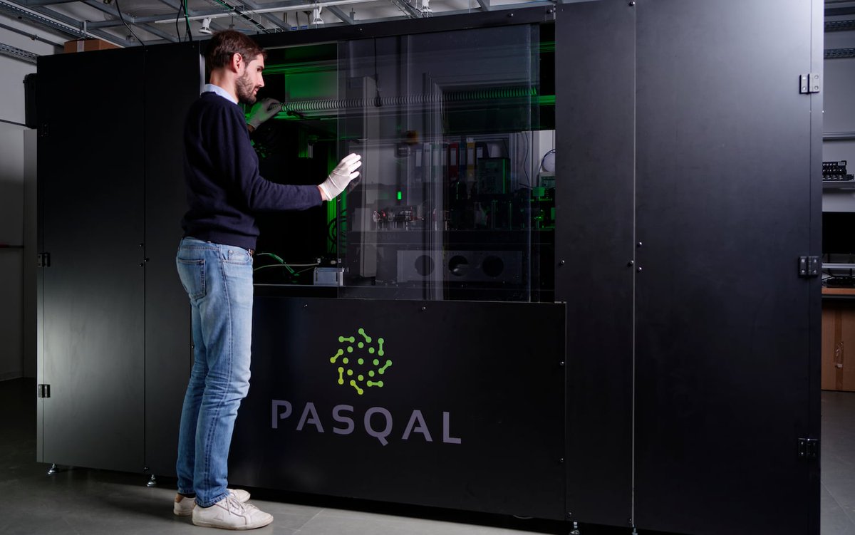 🇫🇷 Pasqal devient la première licorne française du quantique avec une valorisation de 2 milliards de dollars. 
 
💰 L'entreprise lève 340 M€ au total via une fusion-SPAC et une levée privée, pour une cotation Nasdaq prévue en 2026.  

🖥️ Spécialisée dans les ordinateurs