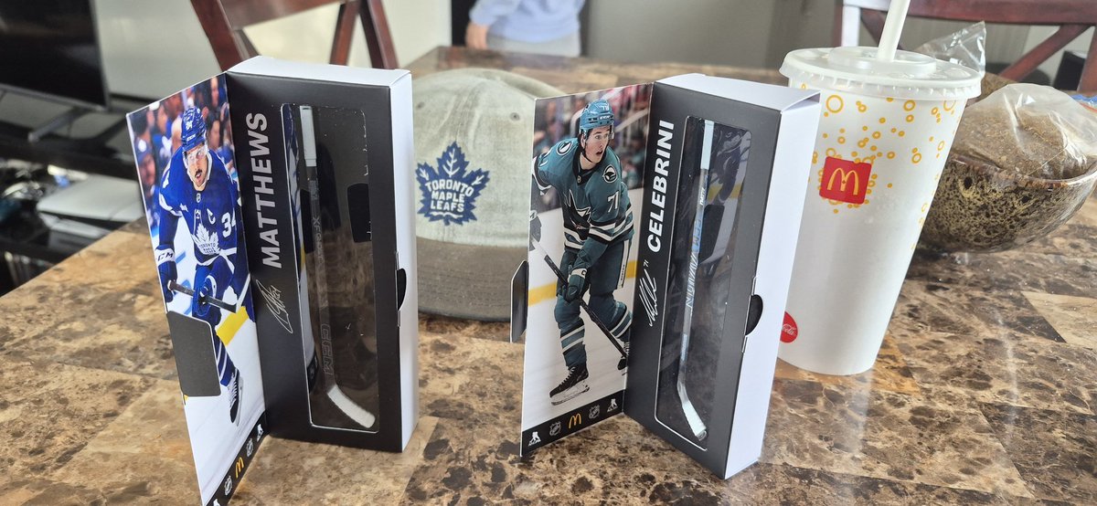 KRXworldWIDE's tweet image. Got the 2 I wanted, now for the rest of the set @McDonaldsCanada @NHL #HockeyHeroBurger #MiniSticks