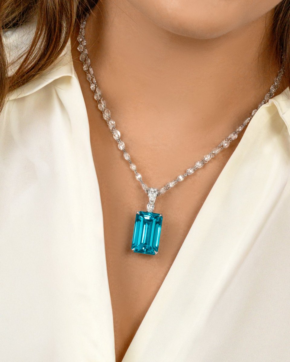 Experience exquisite style with JB Star! This magnificent 31.46 ct. emerald-cut aquamarine is handcrafted in pure platinum. (Style 1199-227)
.
.
.
#jbstar #jewelsbystar #highendjewelry #aquamarine #marchbirthstone