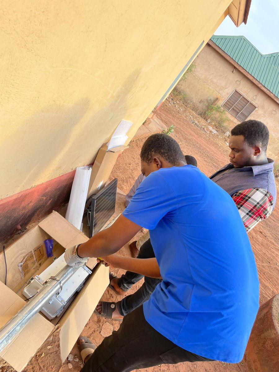 cleanaironea's tweet image. Our Lead, @VDDAblo is shifting the paradigm in Northern Ghana for clean air solutions through communities for earth #C4E project using @IQAir sensors in collaboration with experts from @UDSGhana, Prof Samuel J Cobbina + his undergrads!