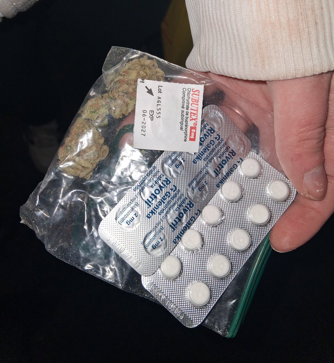 bxuqq4954's tweet image. Yammmm #drugtwt #opioids #benzos #weed #weedgirl #love @serotn1n