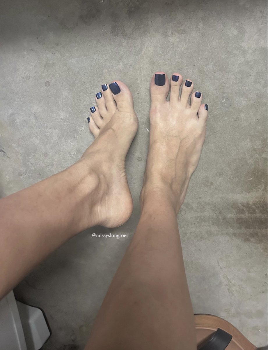 missylongtoes's tweet photo. My feet are looking big at this angle! https://t.co/t02kRazTEU