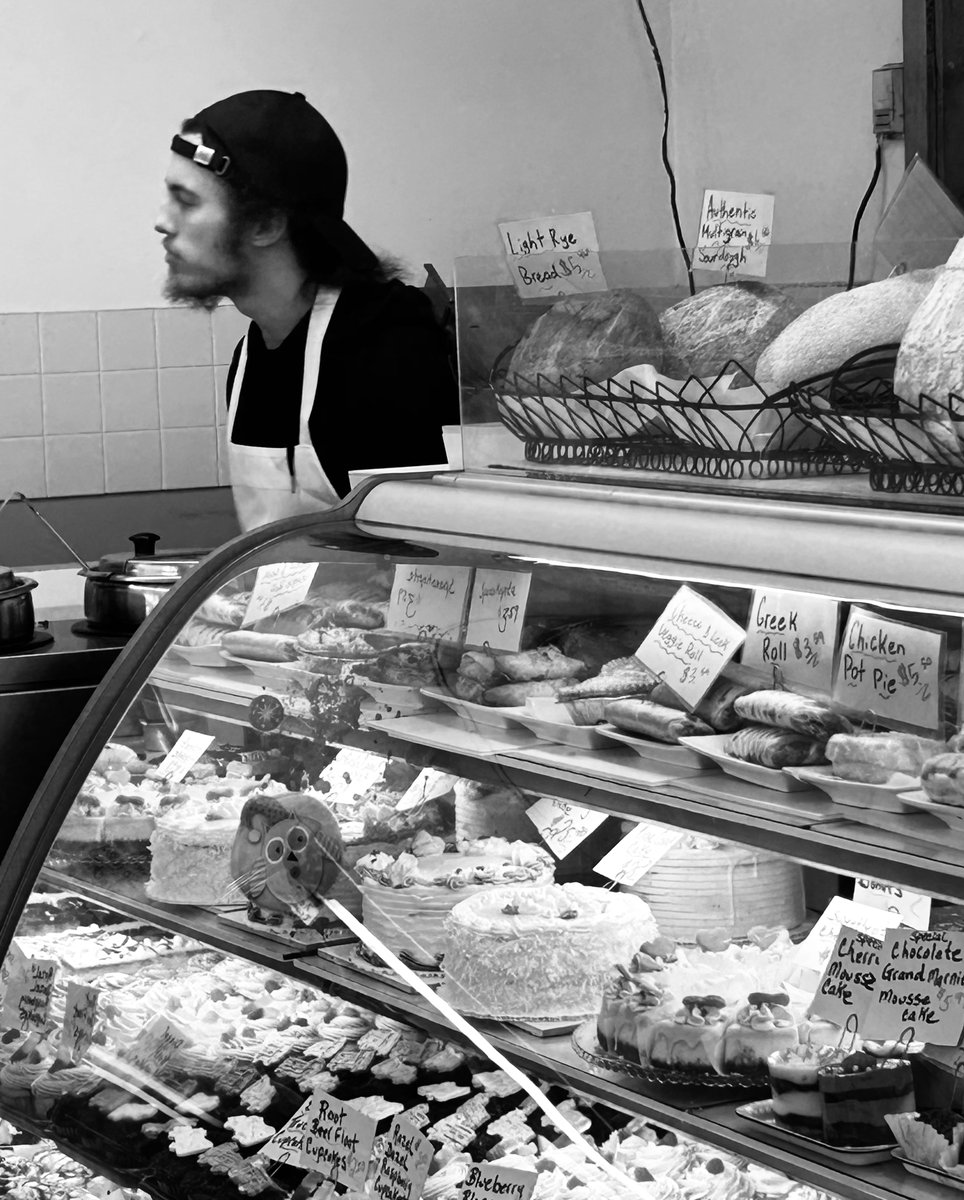 montanti8angela's tweet image. Elusive Birthday Cake 

#streetphotography #photograhy #bakery #birthday #cake #iphone #iphone14