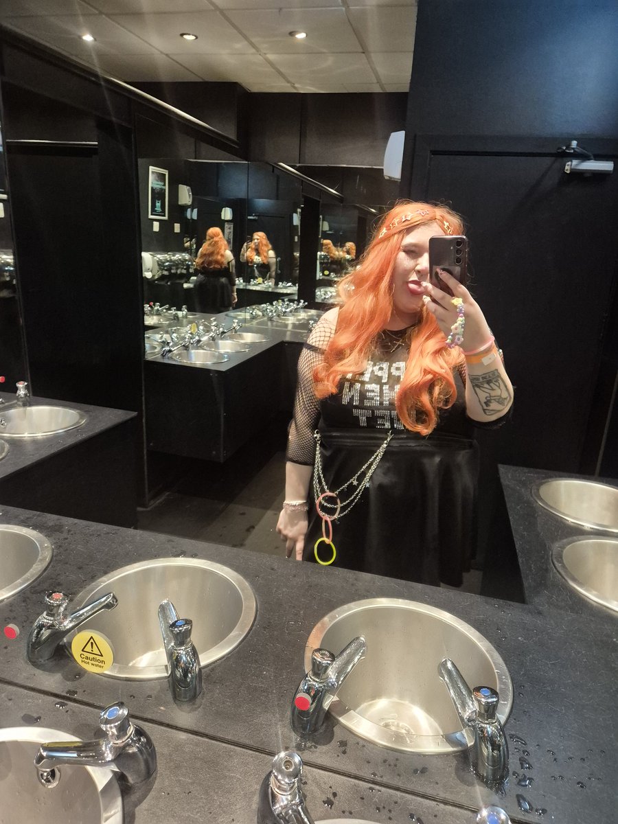 turned 29 on saturday hopefully 29 will be a lot kinder to me than 28 ✨️🩷