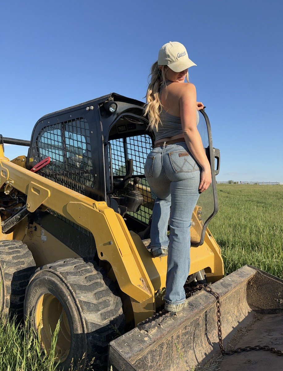 Emma Claire tweet media