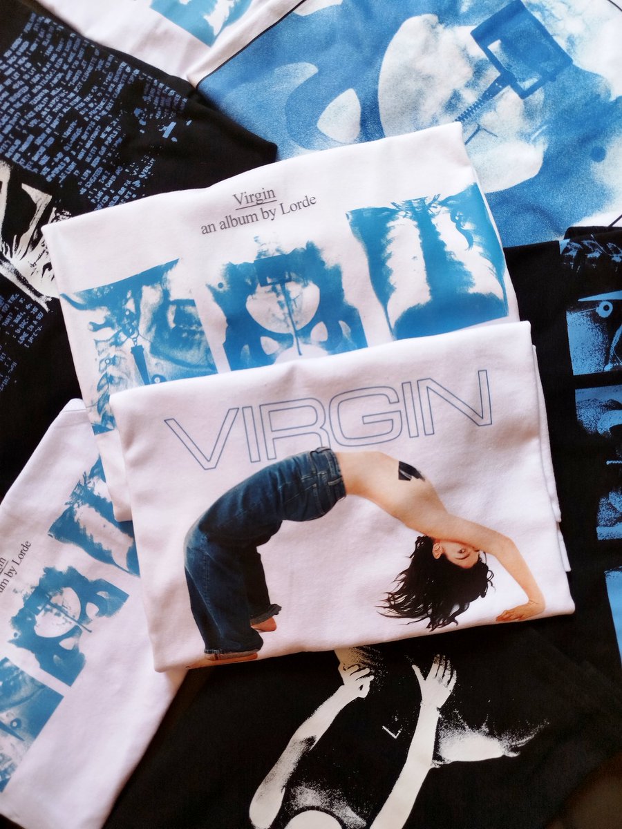 undefined_merch's tweet photo. FERIA PRE LOLLA EN @FeriaSwiftie
Nos vemos este Sábado con muuucha merch para los que colgaron con sus outfits. Stock limitado así que lleguen temprano! https://t.co/jE2OZvV1fG