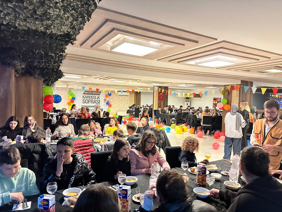 gdhgenelmerkez's tweet photo. 15 Ramazan Dünya Yetimler Gününde, Türkiye başta olmak üzere toplam 14 ülkede düzenlemiş olduğumuz yetim iftarlarını gerçekleştirmiş bulunmaktayız. 

15 Ramazan 1448'de aynı sofrada bir araya gelmek dileğiyle, rızkımız kardeşlik olsun..

#gençdeğerhareketi #dünyayetimlergünü https://t.co/Sm81TSPmM9