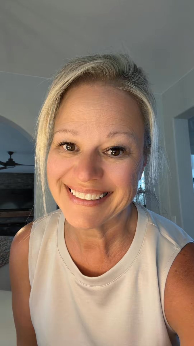 Desi Eberhardt tweet media