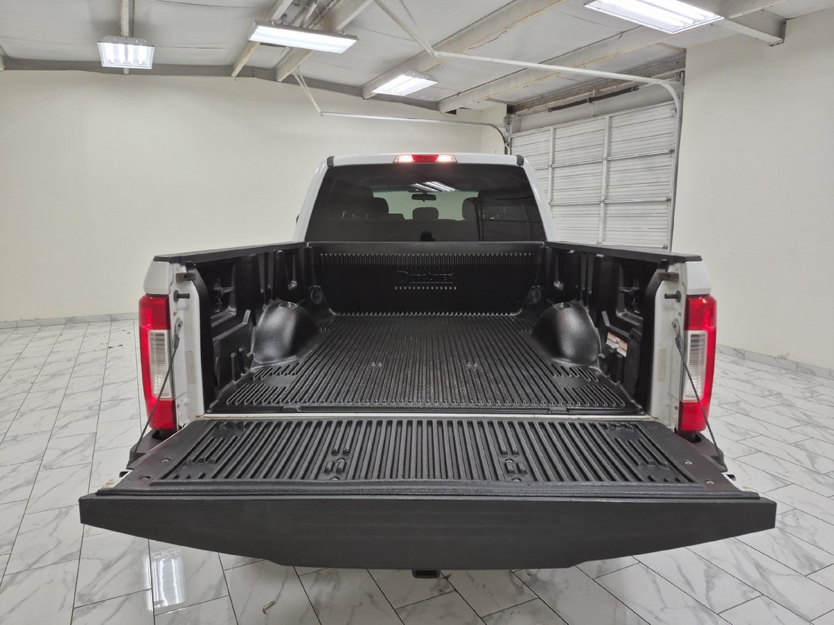 KramerCDJR's tweet image. Get ready to tackle any job with this pre-owned 2018 Ford F250 Super Duty XLT! 💪 
&amp;gt; Stock #: PB75285B 
&amp;gt; Mileage: 128,358  
  
🖥️ Take a closer look &amp;gt; bit.ly/3MlKa3R *Subject to sale*
#Kramer #KramerAutoplex #LivingstonTX #NewCars #PreOwnedCars #KramerCDJR