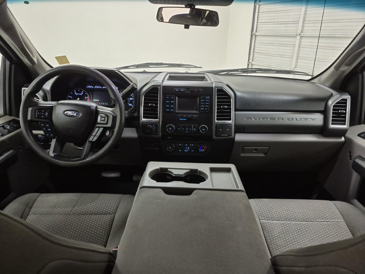 KramerCDJR's tweet image. Get ready to tackle any job with this pre-owned 2018 Ford F250 Super Duty XLT! 💪 
&amp;gt; Stock #: PB75285B 
&amp;gt; Mileage: 128,358  
  
🖥️ Take a closer look &amp;gt; bit.ly/3MlKa3R *Subject to sale*
#Kramer #KramerAutoplex #LivingstonTX #NewCars #PreOwnedCars #KramerCDJR