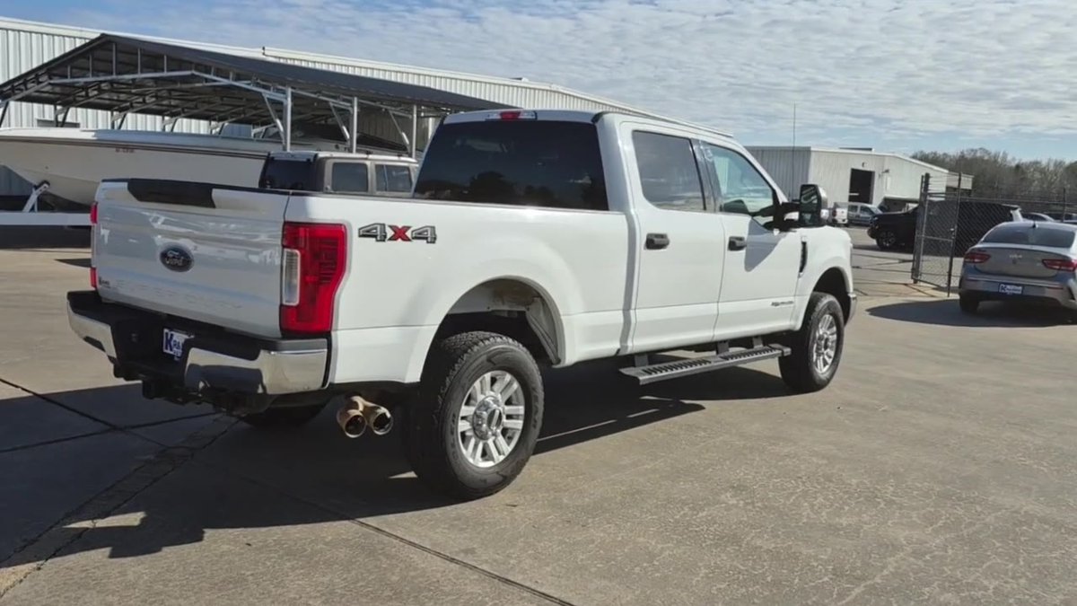 KramerCDJR's tweet image. Get ready to tackle any job with this pre-owned 2018 Ford F250 Super Duty XLT! 💪 
&amp;gt; Stock #: PB75285B 
&amp;gt; Mileage: 128,358  
  
🖥️ Take a closer look &amp;gt; bit.ly/3MlKa3R *Subject to sale*
#Kramer #KramerAutoplex #LivingstonTX #NewCars #PreOwnedCars #KramerCDJR