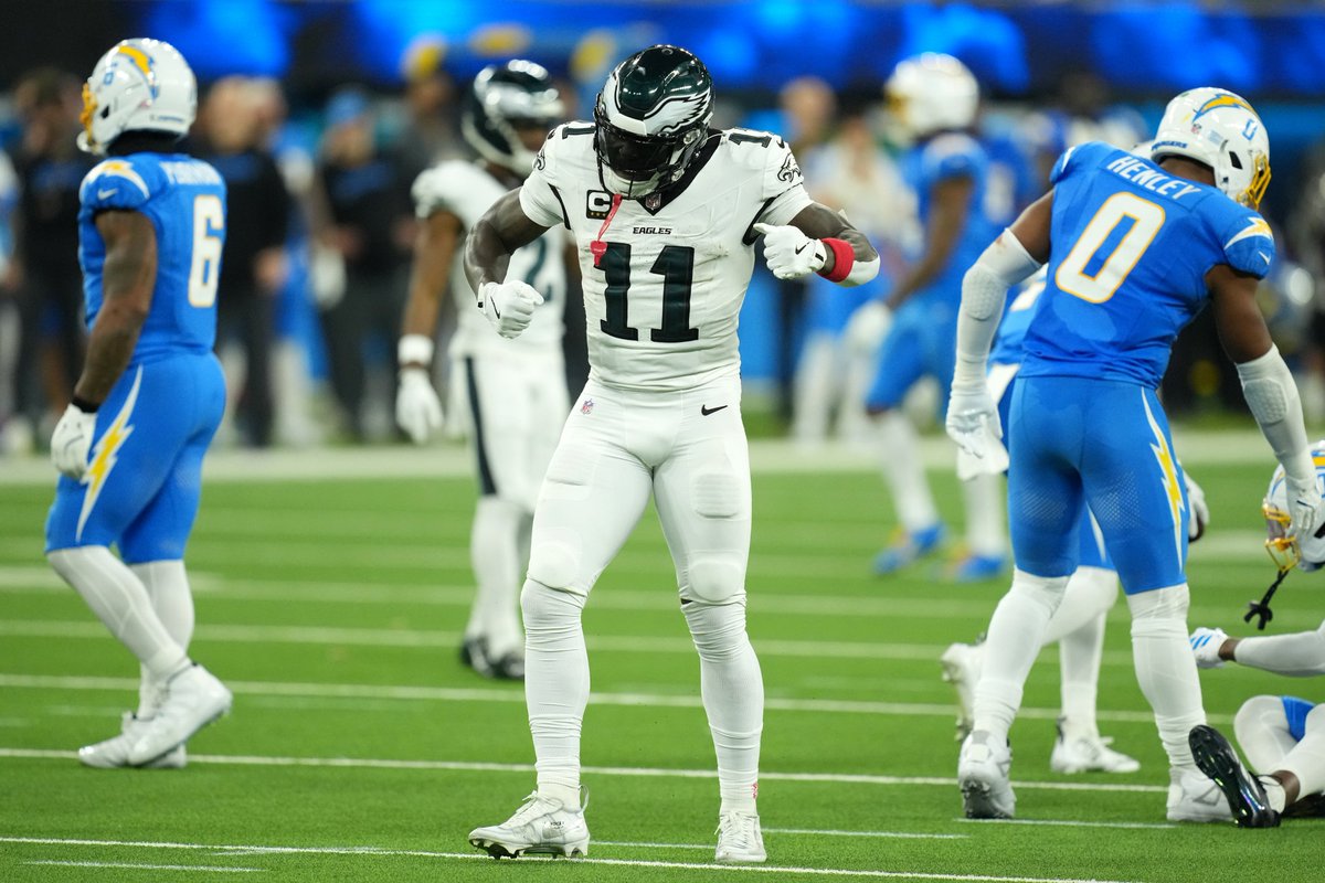UnderdogNFL's tweet photo. Patriots, Ravens most likely potential trade partners for AJ Brown, per @Jeff_McLane. https://t.co/adVCx5VcdF
