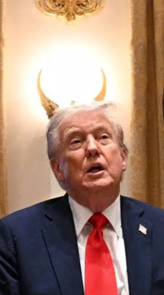 annascott31's tweet photo. @av_06_fuze Şeytan çıkarıyorlarsa eğer nafile!!
Orda oturan pedofil pislik şeytanın ta kendisi..😡🤬💩👹👹👹👹☠️💀 #deviltrump #pedotrump https://t.co/bLFcD438vz