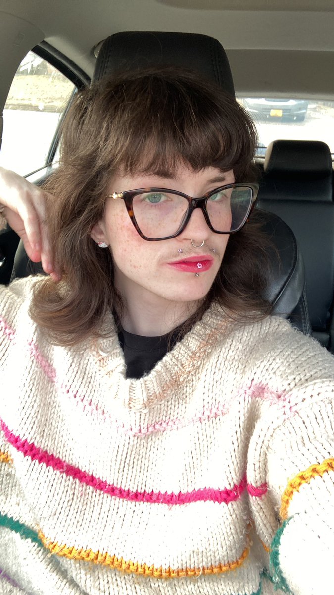 starryowns's tweet photo. got my drivers license, bf bought me a lip tint, just deposited 150 in the bank.. having the kind of day a goddess deserves! https://t.co/Gny3akKGLF