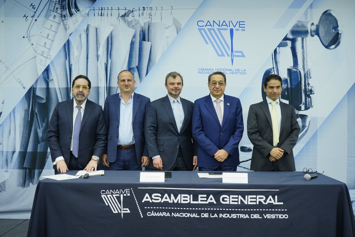 canaive's tweet photo. José Pablo Maauad reelecto como Pte. Nacional para el ciclo 26 – 27. Como invitado especial, estuvo el Dip. @MiguelSalimGto Pte. de la Comisión de Economía, Comercio y Competitividad de la Cámara de Diputados, quien tomó la protesta de Ley a los integrantes del Consejo Directivo. https://t.co/BdD9VPsCQ9
