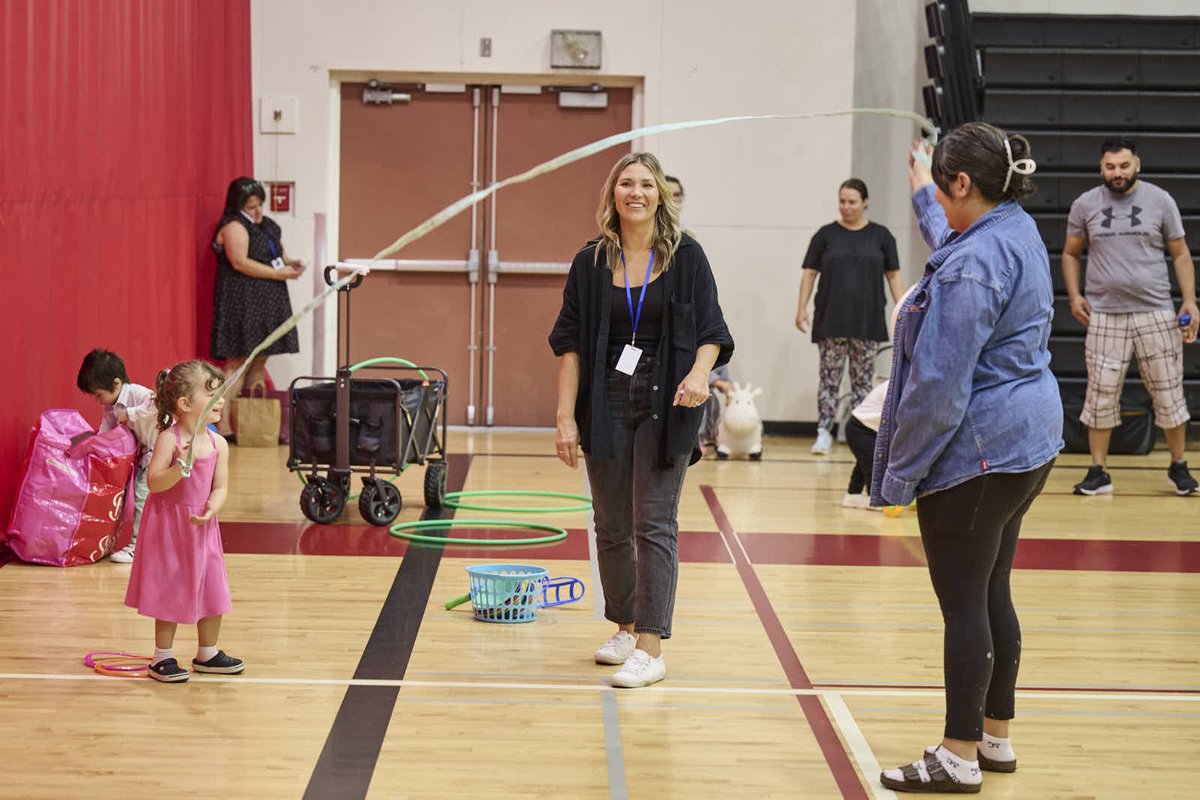 AbbotsfordSD's tweet photo. Every great StrongStart Centre has a dedicated Early Childhood Educator. 🙌
Thank you to our staff for creating safe, welcoming spaces where families and children can learn, connect, and thrive. 💙
https://t.co/UYileabxp9
#AbbySchools #StrongStart https://t.co/UcvNoYUYFw