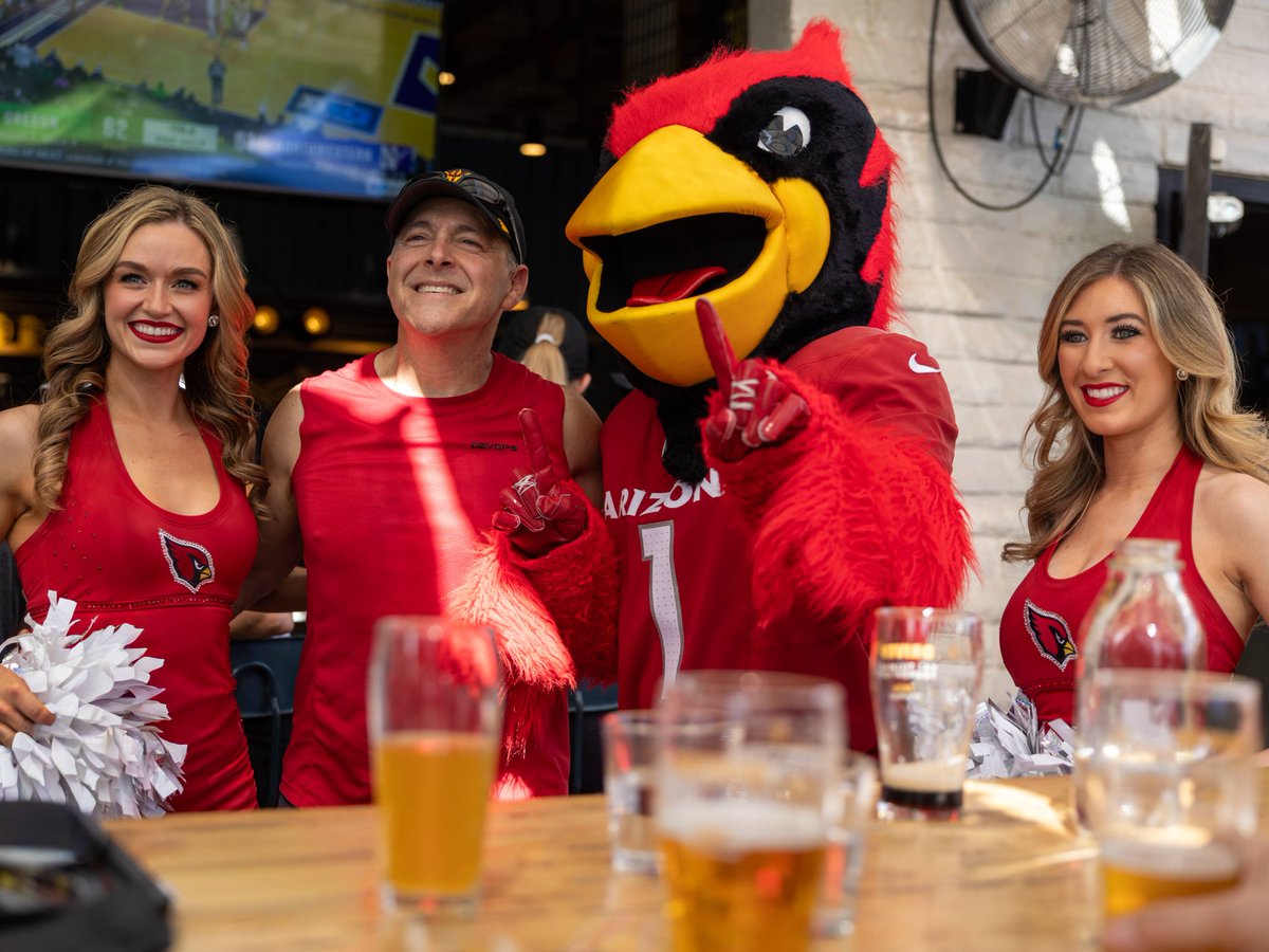 pattillmanfnd's tweet photo. Pints for Pat at @HundredMileBrew was such a success! Sign up for Patβs Run today! https://t.co/2faCyOxukW https://t.co/WStvaXpEs3