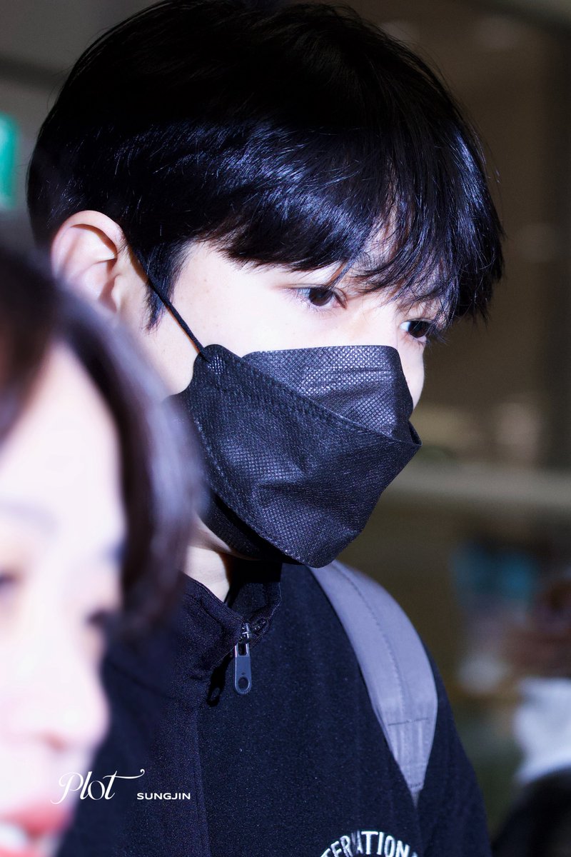 ๐๐ฅ๐จ๐ญ tweet media