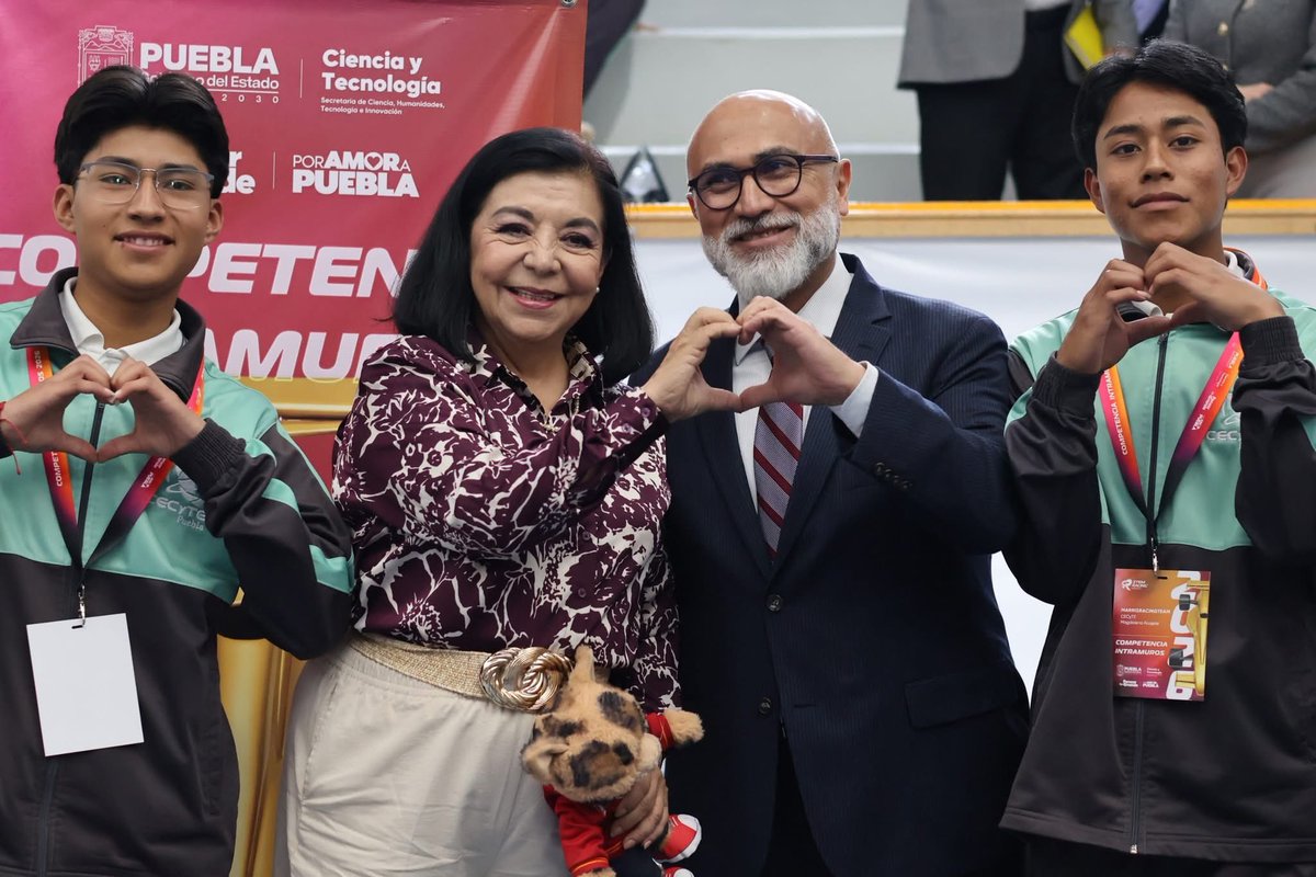 La directora general, Virginia Melgarejo, acompañó a estudiantes de los planteles Chignahuapan, Tecamachalco, Tehuitzingo, Xicotepec y Magdalena al Kick Off - STEM Racing en el Instituto Tecnológico de Puebla.

#PorAmorAPuebla #PensarEnGrande #CECYTEPuebla #HazloEnGrande 🚀🏎️