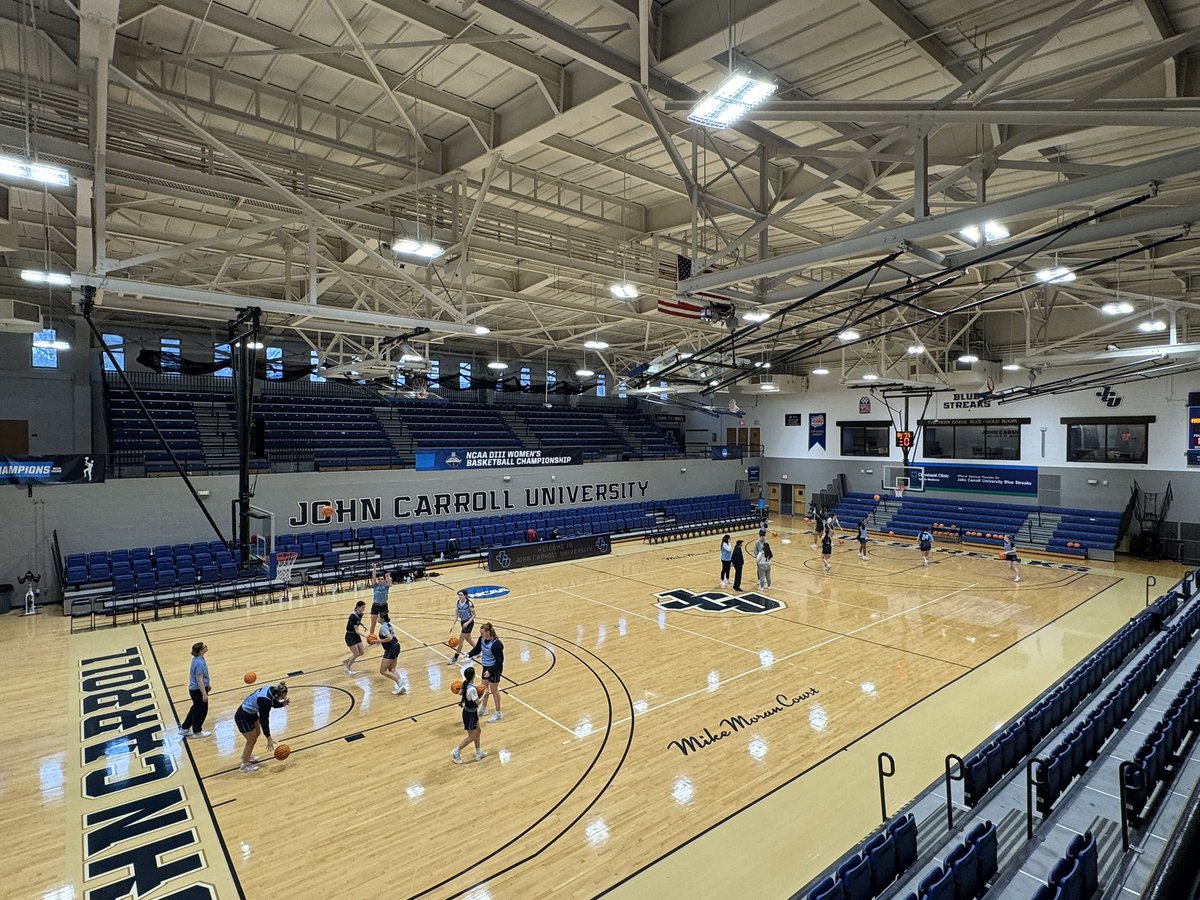 immaculatauwbb's tweet photo. Our team took the court today at John Carroll University for practice ahead of the NCAA Division III Women’s Basketball Tournament First Round!
#RollMacs x #d3hoops https://t.co/8vIneqLv3M
