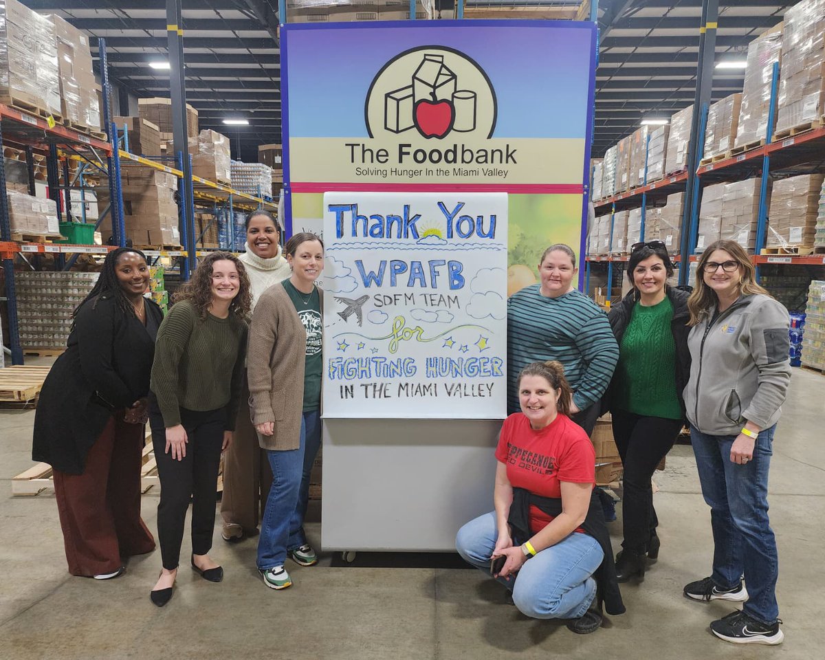 thefoodbankinc's tweet image. Thank you to all who have volunteered with us this past week, and shoutout to @Huntington_Bank and @WrightPattAFB for all their hard work in the warehouse. Volunteers are at the heart of our mission, and we couldn't do what we do without YOU! #dayton #fighthunger #volunteersrock