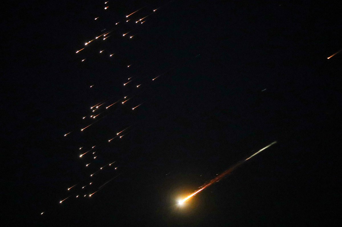 ⚪️ İran'ın İsrail'e fırlattığı füzeler, Gazze'den görüntülendi.