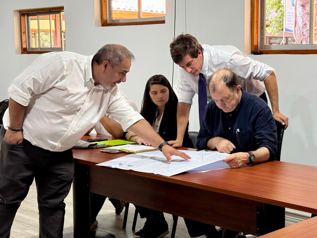 Diego_Schalper's tweet photo. Gracias @ipoduje por ir a Coltauco y escuchar las preocupaciones del Alcalde Félix Sánchez y de los comités de vivienda de su comuna. La emergencia habitacional también será prioridad. https://t.co/lqKpQH0vDM
