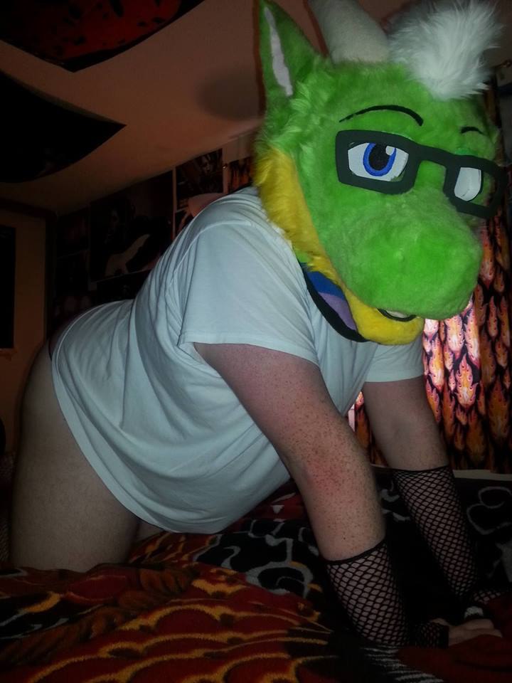 ThiccKingDad's tweet photo. Got room for a dragon in your bed?~~ https://t.co/6XVkFhLf0R