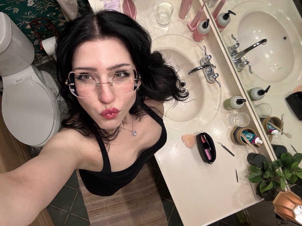 LUCY♥︎ tweet media