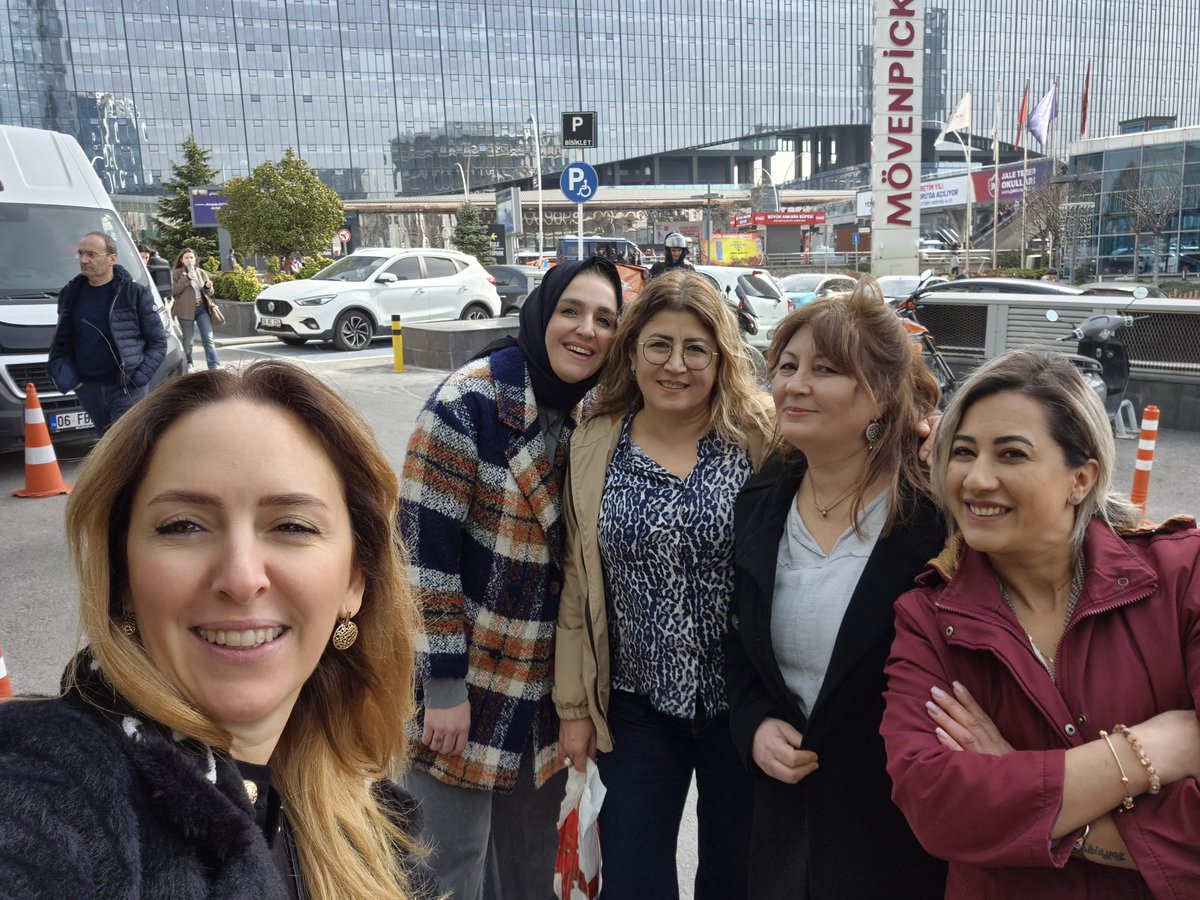 Yesimbyrktr06's tweet image. Yolu güzel kılan, yanındaki yoldaştır. Ankara saha çalışmamızın en güzel özeti bu kareler olsun; omuz omuza, dostlukla! 💪✨ #DevaPartisi  
@devaankarada
@ankarakadinda