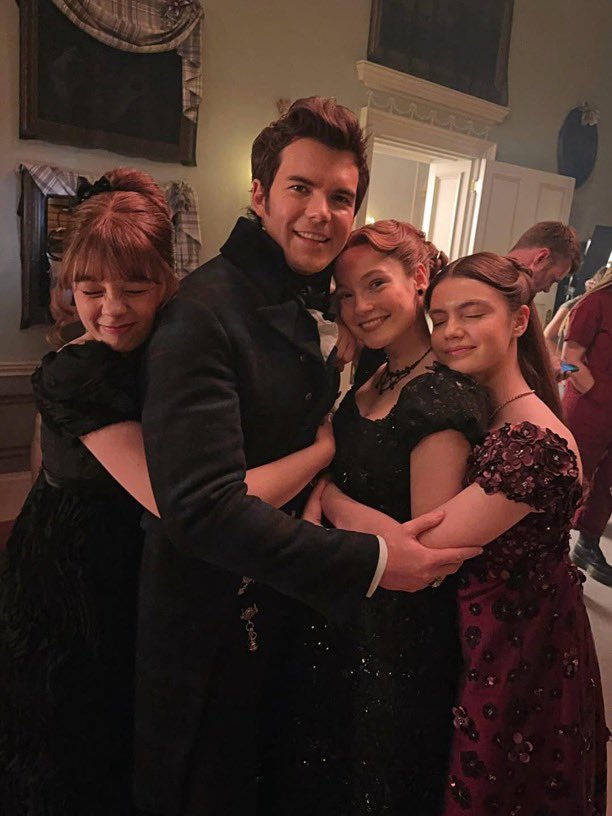 PolinCrave's tweet image. Colin with Eloise, Francesca, and Hyacinth in a new picture 😭🫶