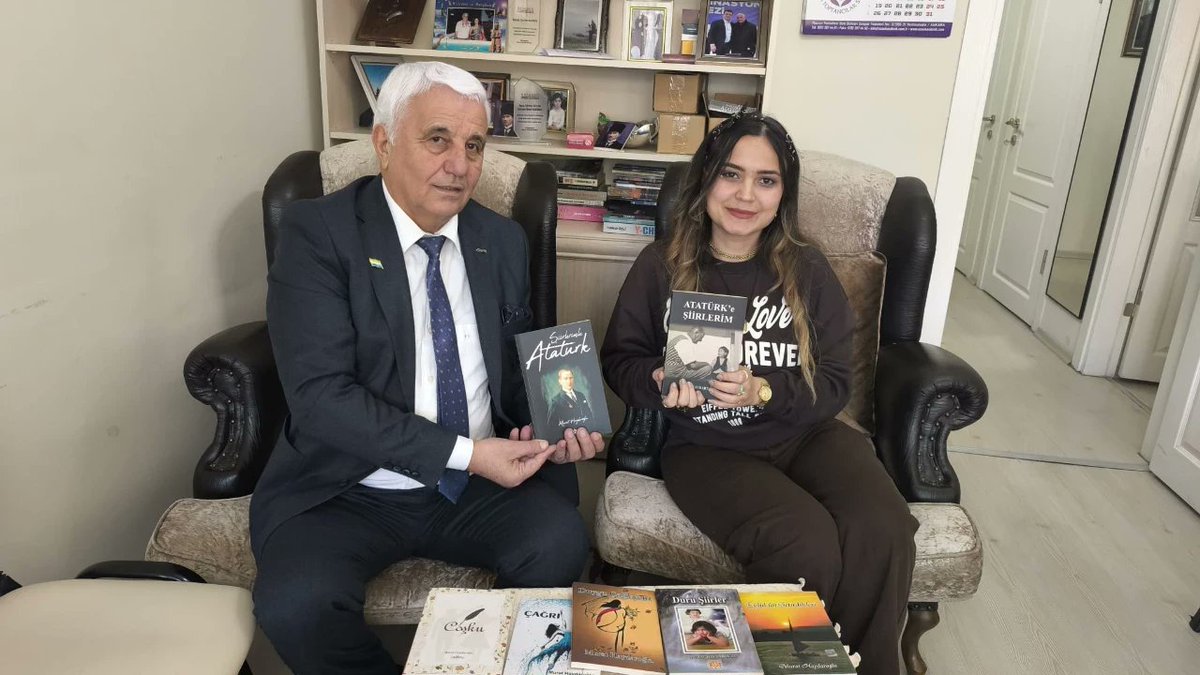 yeniankaracomtr's tweet photo. Atatürk'ü şiirle yaşatıyor! Bir kompozisyonla başladı, 20 kitaba ulaştı! @ipekncakr  
https://t.co/VON8CZ9qUG https://t.co/jrp36EFeSl