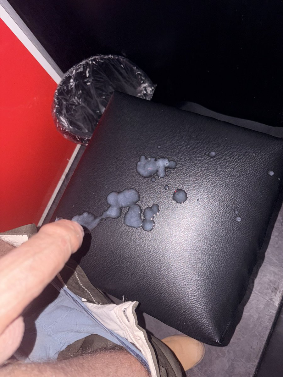 Ich musste im Glory Hole Kino einfach abspritzen. Ich konnte es nichts länger zurückhalten nachdem ich 13 Typen abgelutscht habe. <a href="/Solocumshots1/">SoloCumshots</a>