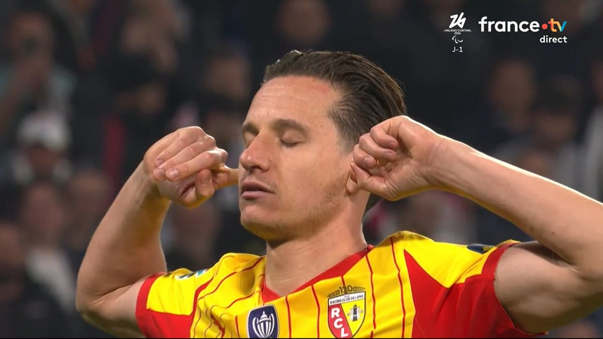 La célébration de Florian Thauvin devant le Virage Nord de l'OL après son tir au but vainqueur. 🥶