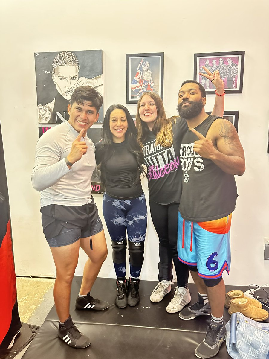 Just people who love wrestling ♥️😊 Es increíble el entrenamiento y conocimiento que se entrega en The Gundeon 🇨🇦 Lo que entrega <a href="/NatbyNature/">low-key legend</a> a sus estudiantes y compañeros es solo amor, respeto y dedicación a la lucha libre, realmente una leyenda 🫀